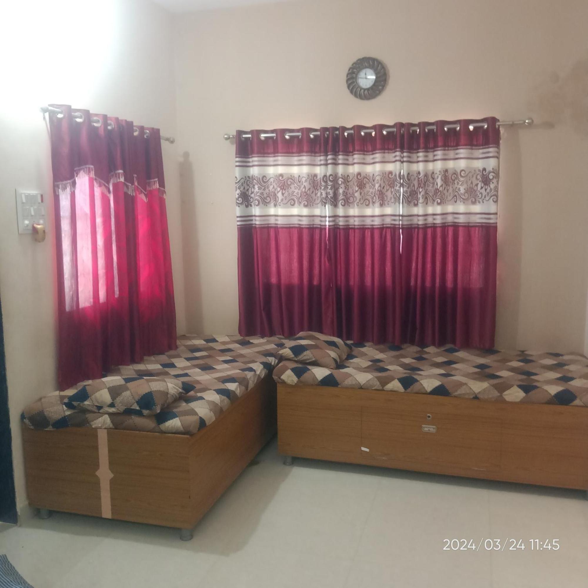 Dwarka Home Stay 2 Only Family Exteriör bild