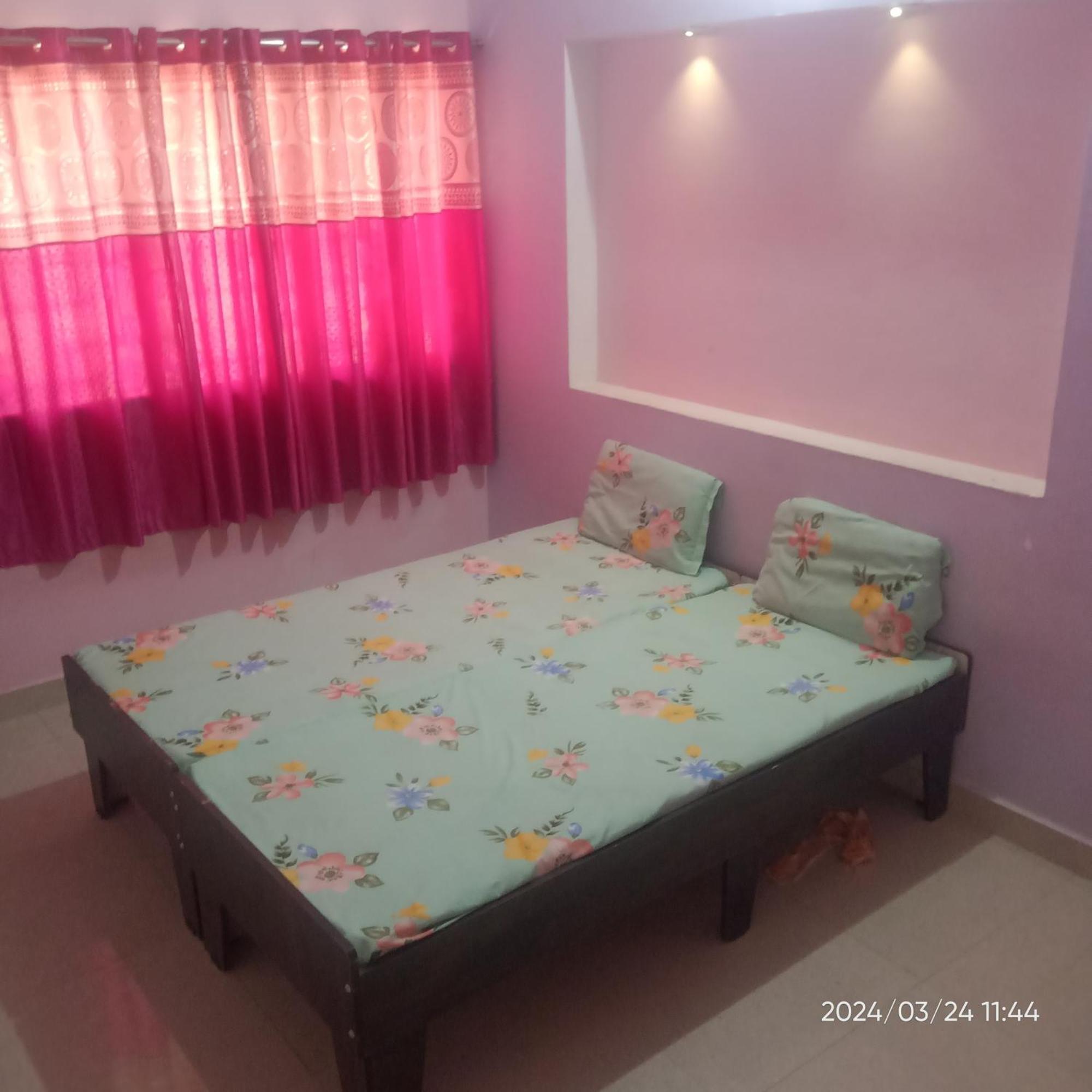 Dwarka Home Stay 2 Only Family Rum bild
