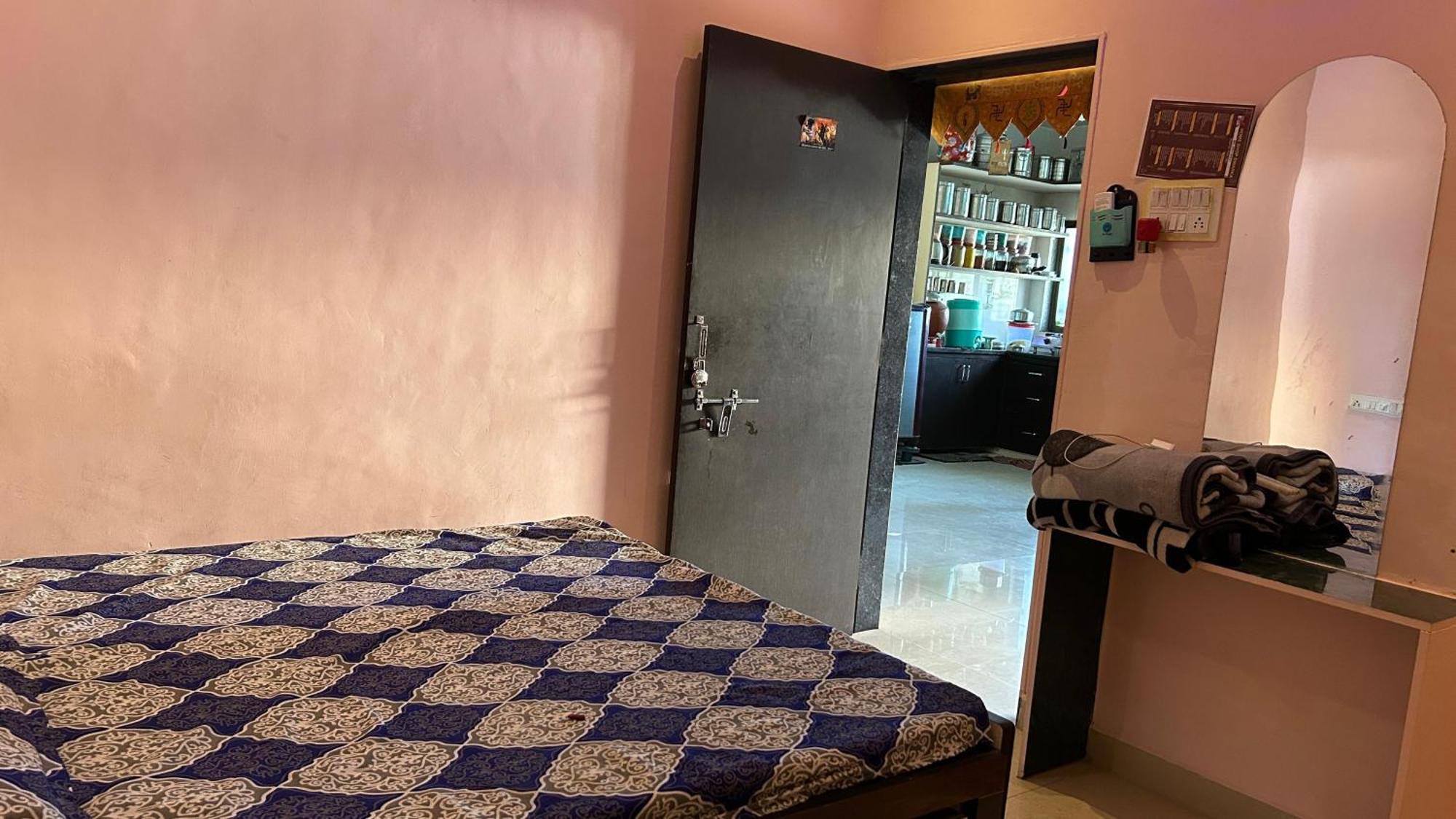 Dwarka Home Stay 2 Only Family Exteriör bild