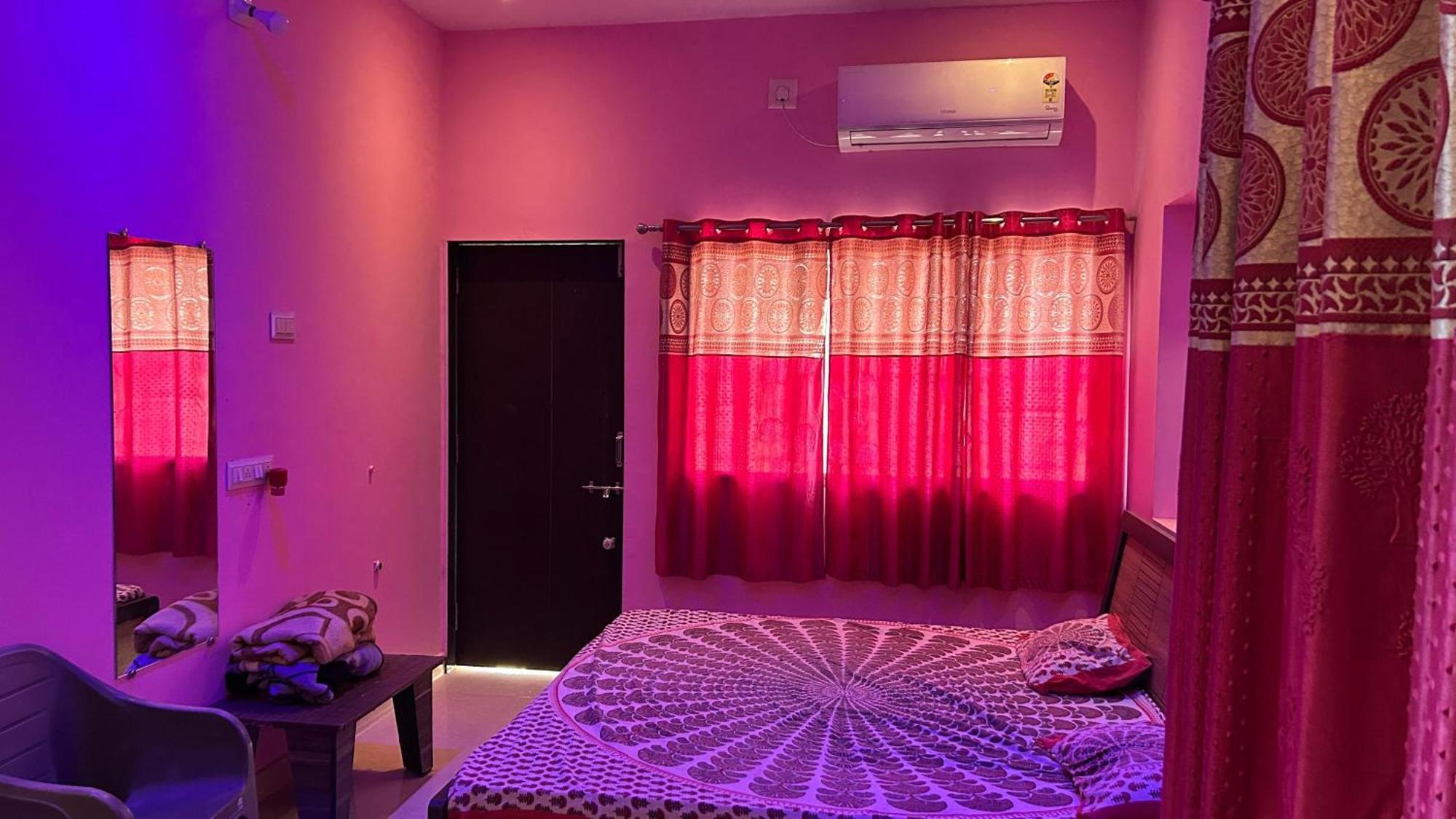 Dwarka Home Stay 2 Only Family Exteriör bild